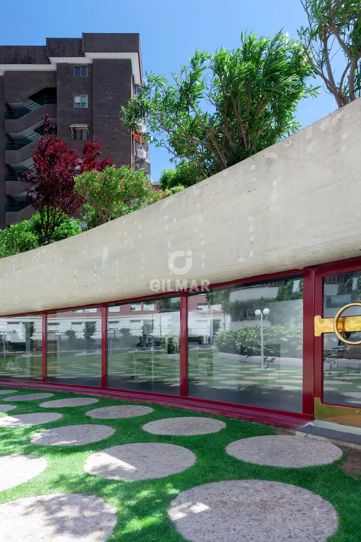 Vista exterior de Local en venta en Madrid con Calefacción
