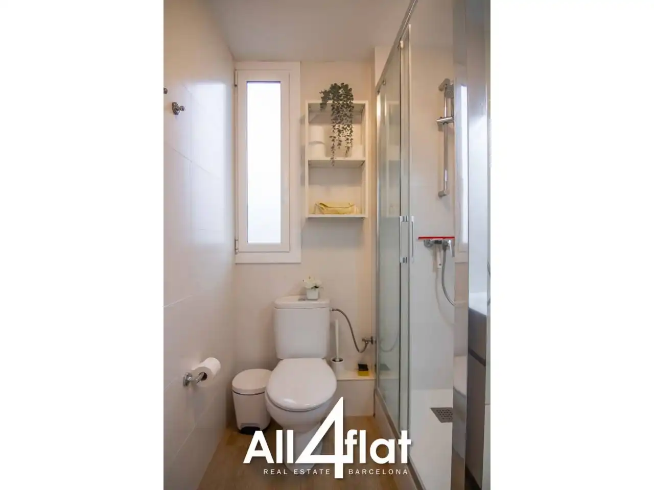 Bathroom of Flat for rent in Barcelona  with Furnished and Alarm