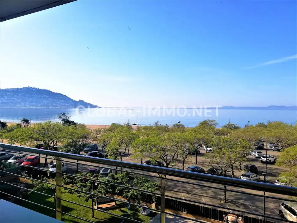 Vista exterior de Apartament en venda en Roses amb Aire condicionat, Calefacció i Terrassa