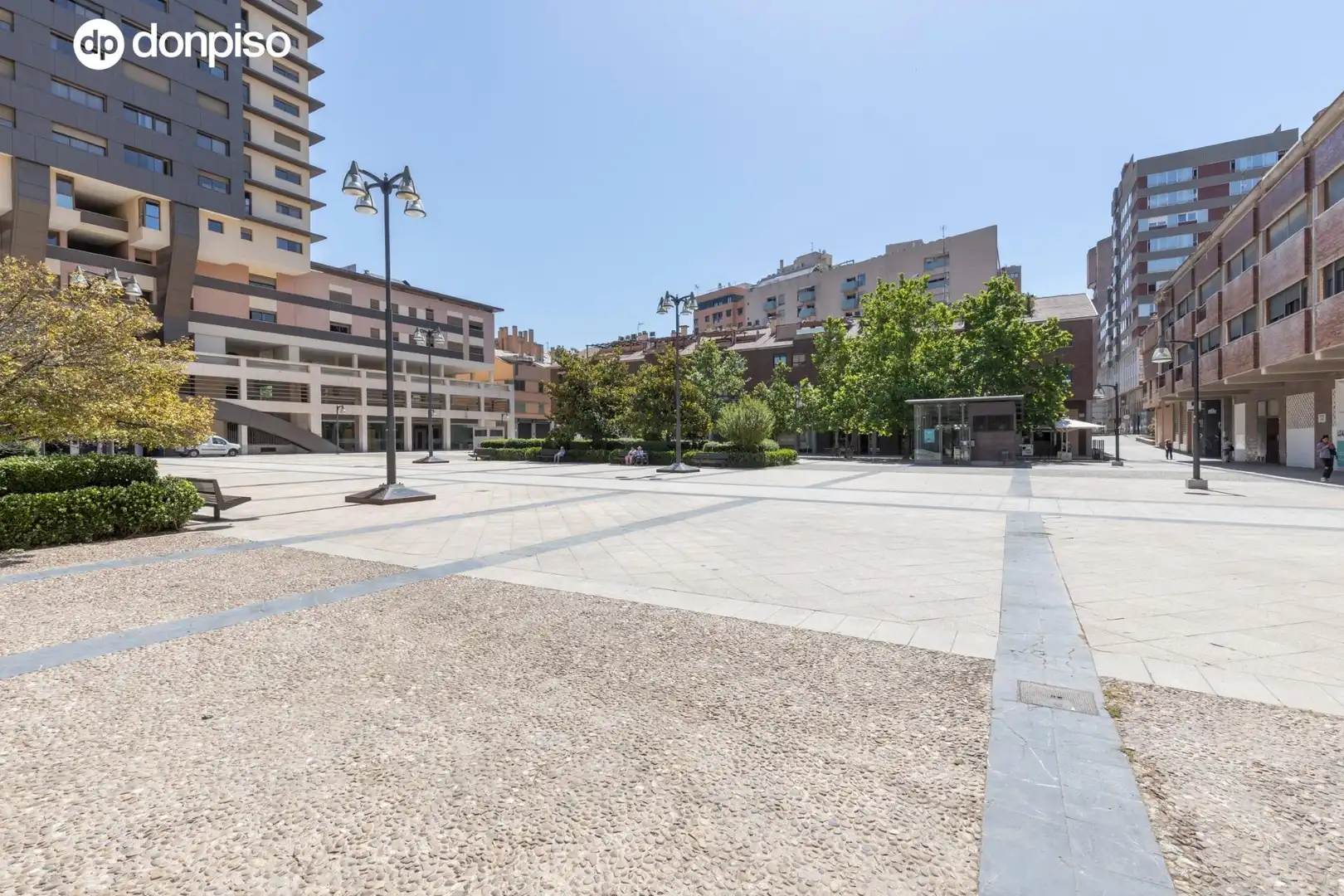 Vista exterior de Dúplex en venda en Granada amb Aire condicionat, Calefacció i Traster