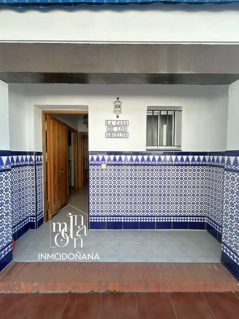 Casa adosada en venda en Almonte amb Terrassa, Traster i Moblat