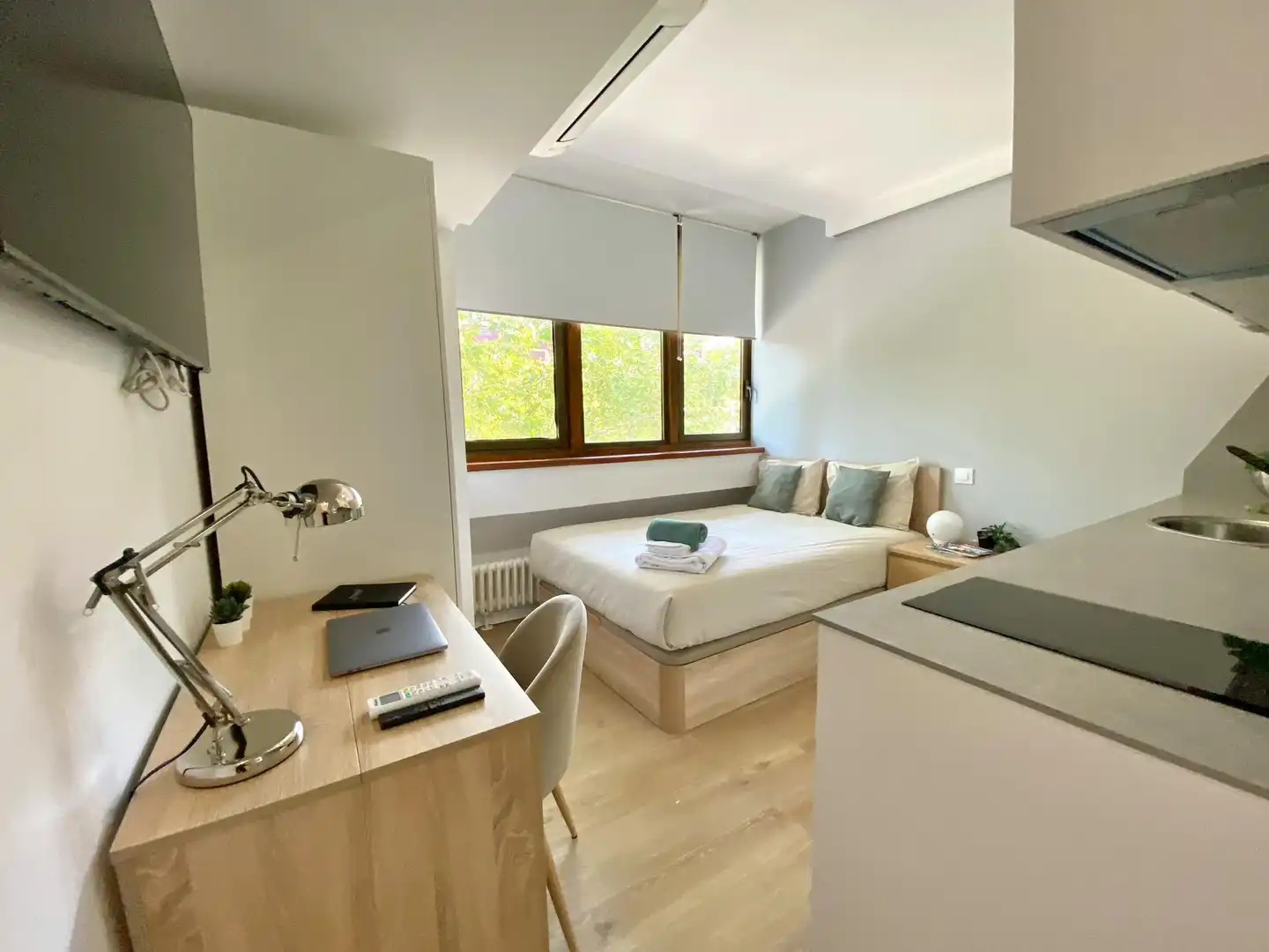 Schlafzimmer von Wohnung zur Miete in Madrid mit Klimaanlage, Heizung und Privatgarten