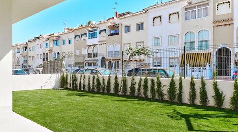 Foto 4 de Casa adosada en venda a Calle Maestro Quino, Playa de los Náufragos, Torrevieja
