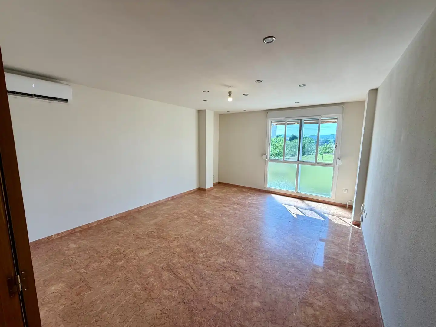 Wohnzimmer von Wohnung zum Verkauf in Almussafes mit Klimaanlage
