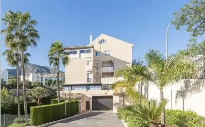 Vista exterior de Ático en venta en Benalmádena con Aire acondicionado, Calefacción y Jardín privado