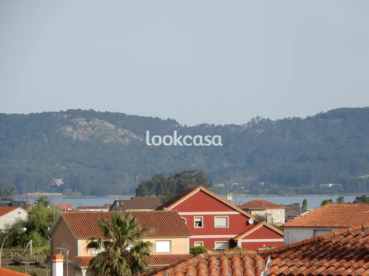 Vista exterior de Pis en venda en Sanxenxo amb Calefacció, Jardí privat i Parquet