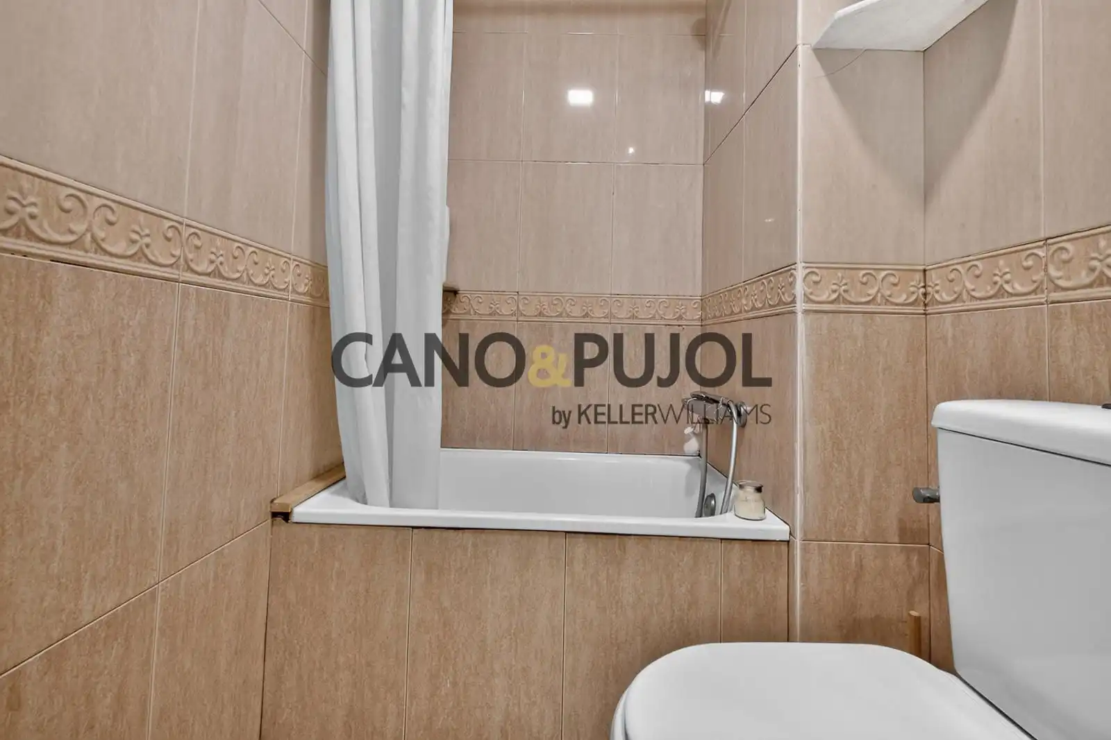 Bany de Pis en venda en Rubí amb Aire condicionat, Calefacció i Jardí privat