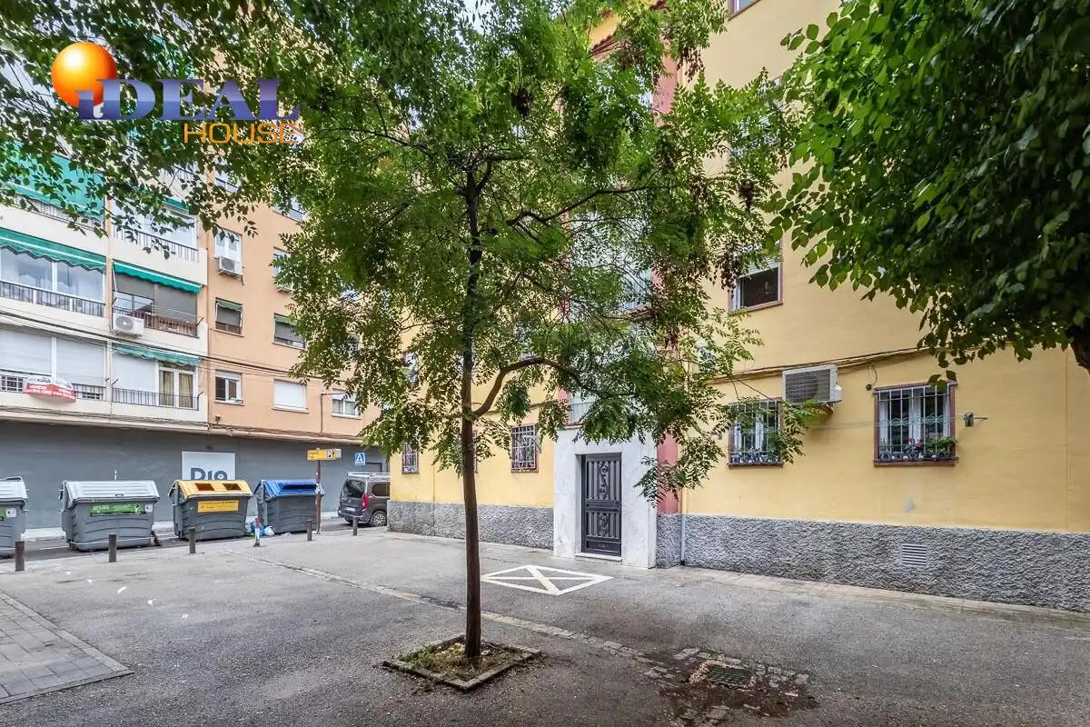 Vista exterior de Piso en venta en Granada con Terraza