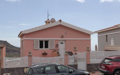 Vista exterior de Casa o xalet en venda en Telde amb Calefacció, Jardí privat i Terrassa