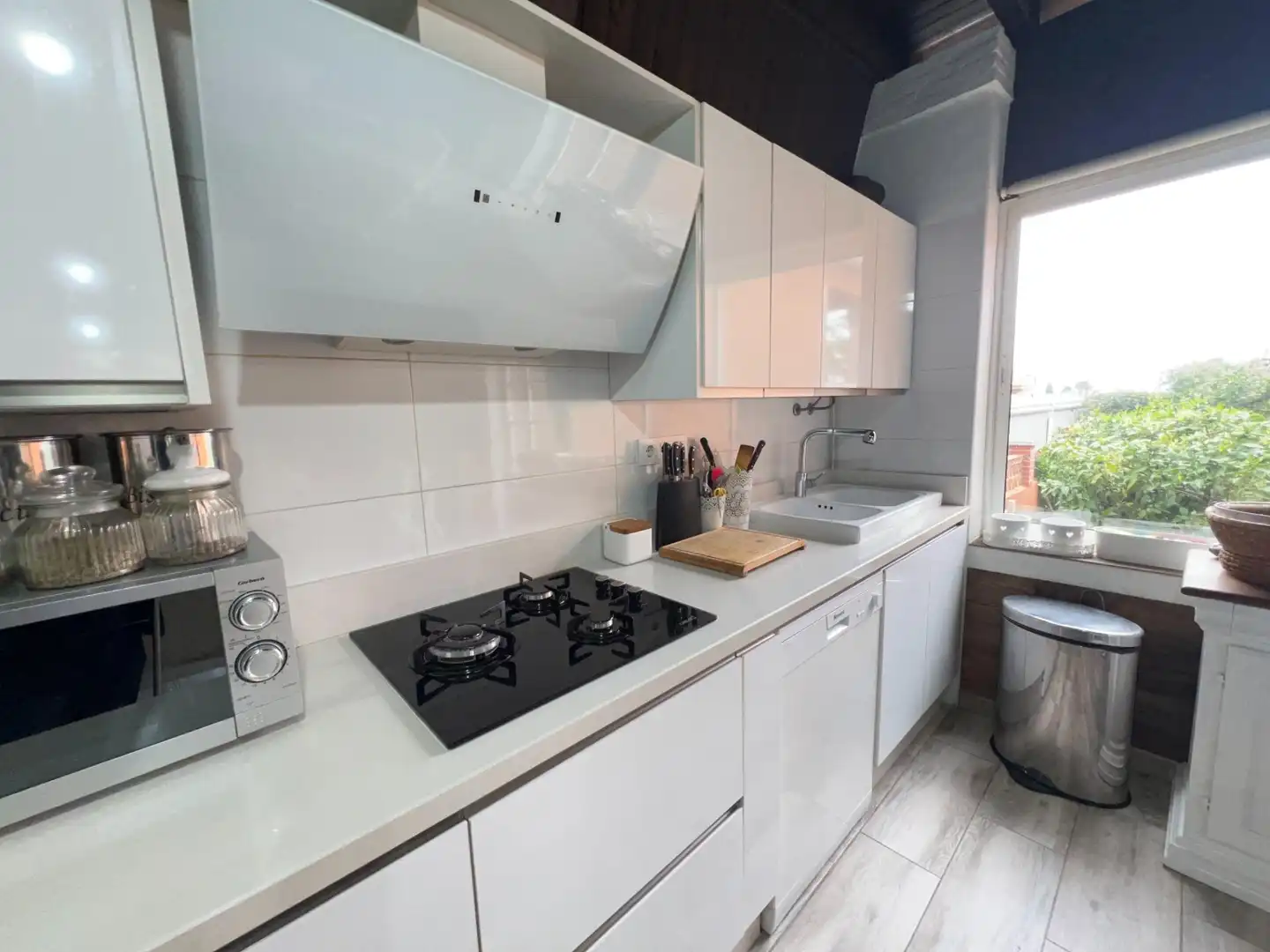 Cuina de Casa o xalet en venda en Alhaurín de la Torre amb Aire condicionat, Jardí privat i Terrassa