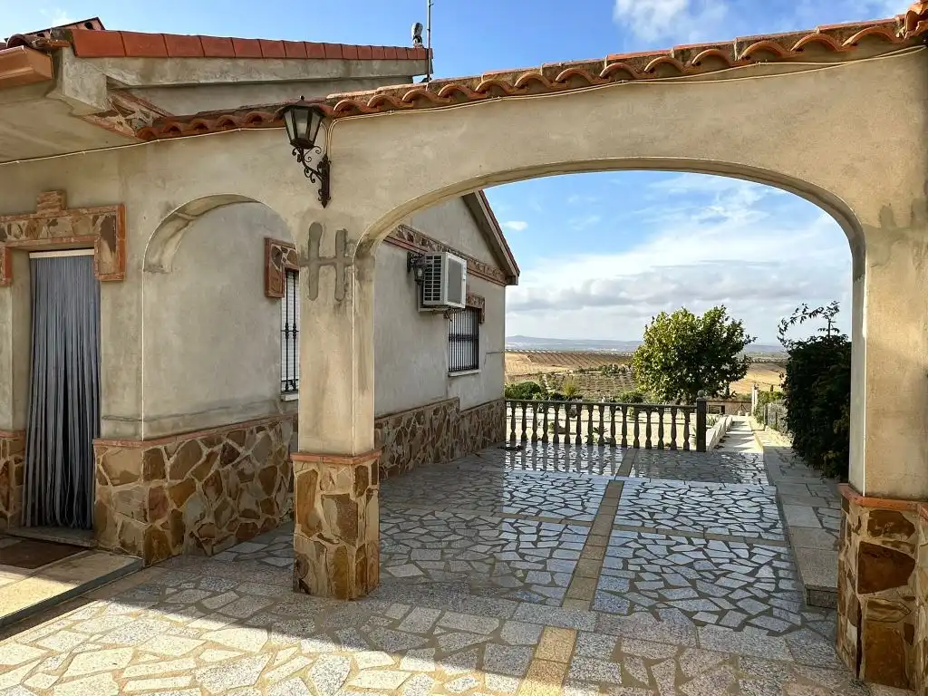 Vista exterior de Casa o xalet en venda en Magacela amb Jardí privat, Terrassa i Piscina