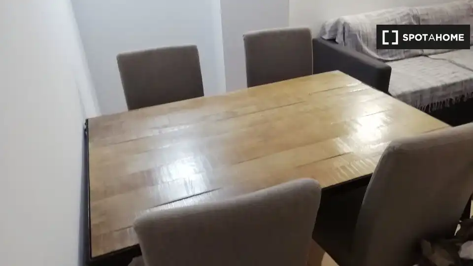 Comedor de Piso de alquiler en Barcelona con Aire acondicionado, Calefacción y Amueblado