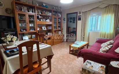 Sala d'estar de Pis en venda en  Sevilla Capital amb Aire condicionat i Moblat