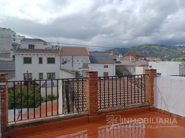 Casa con balcone in vendita a Calle Calzada