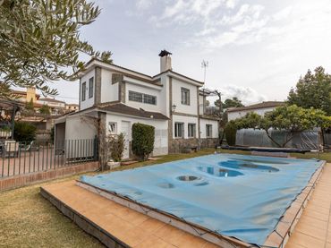 Villa avec balcon à vendre à Calle Calle Borgoña 4