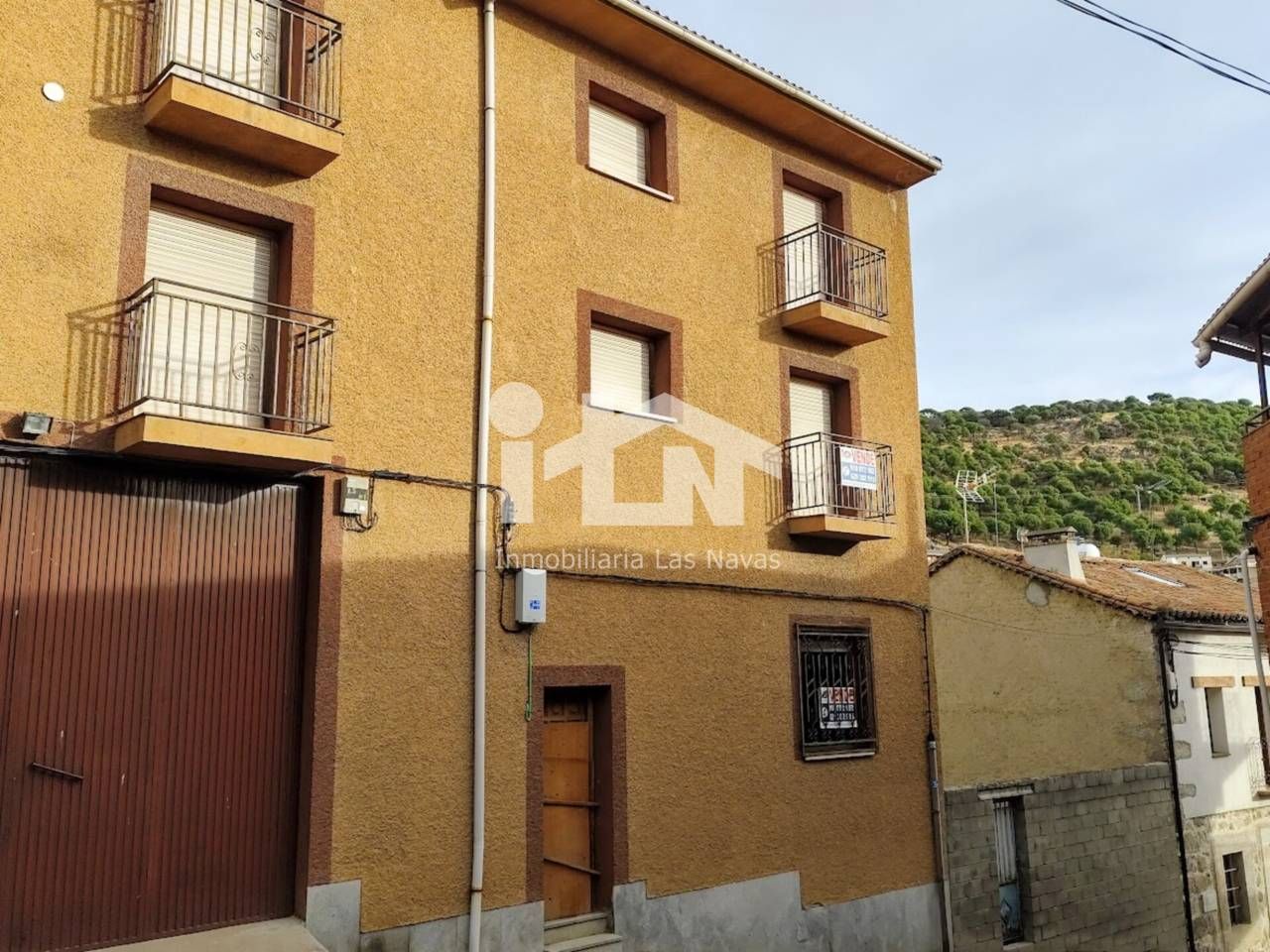 Vista exterior de Pis en venda en El Hoyo de Pinares  amb Calefacció i Terrassa