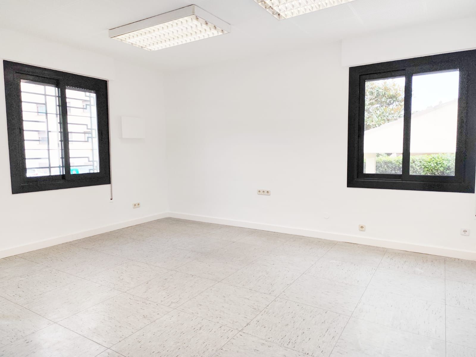 Local de alquiler en BV-5031, Centre