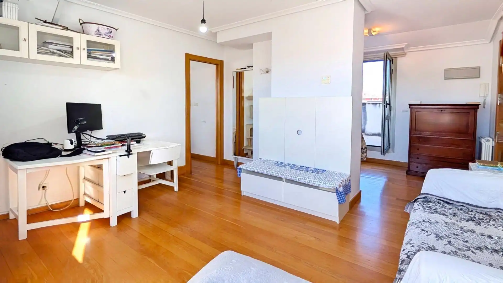 Schlafzimmer von Dachboden zum Verkauf in Santander mit Heizung, Terrasse und Abstellraum