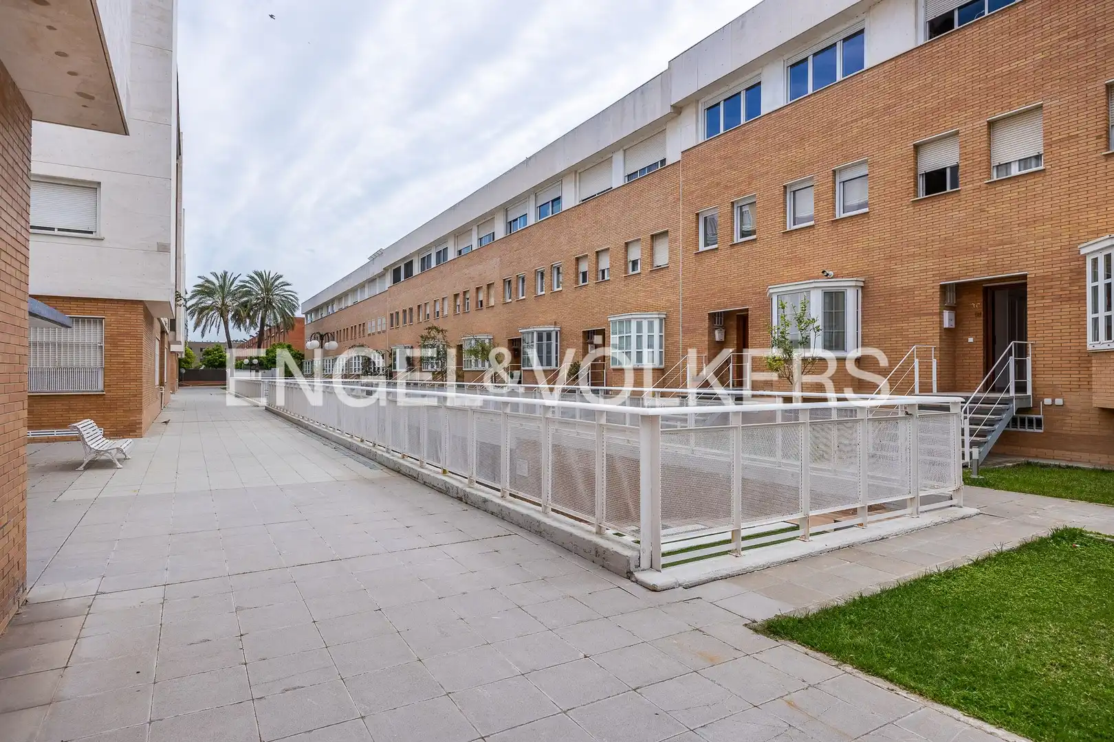 Exterior view of Houses for sale in Sevilla  with Air Conditioner, Heating and Private garden