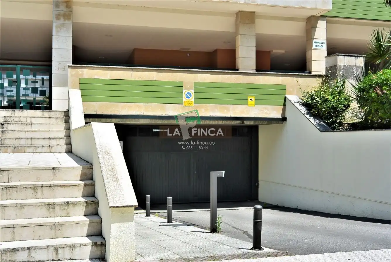 Aparcament de Garatge en venda en Oviedo 