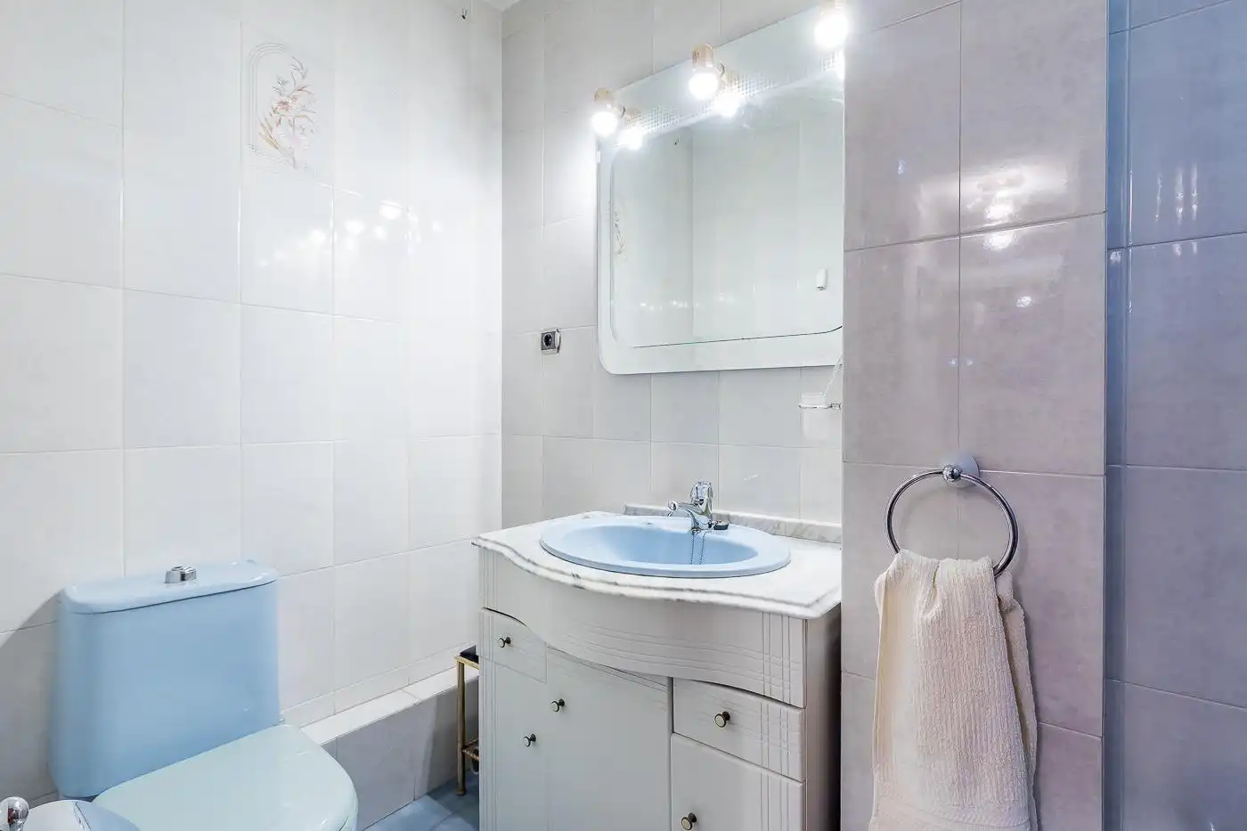 Bathroom of Flat for sale in Madrid  with Air Conditioner