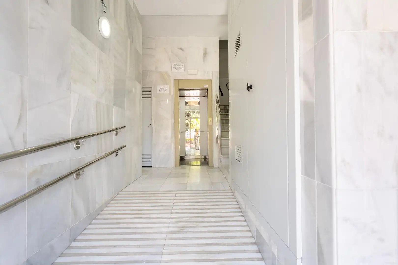Wohnung zum Verkauf in Almería mit Klimaanlage, Heizung und Balkon