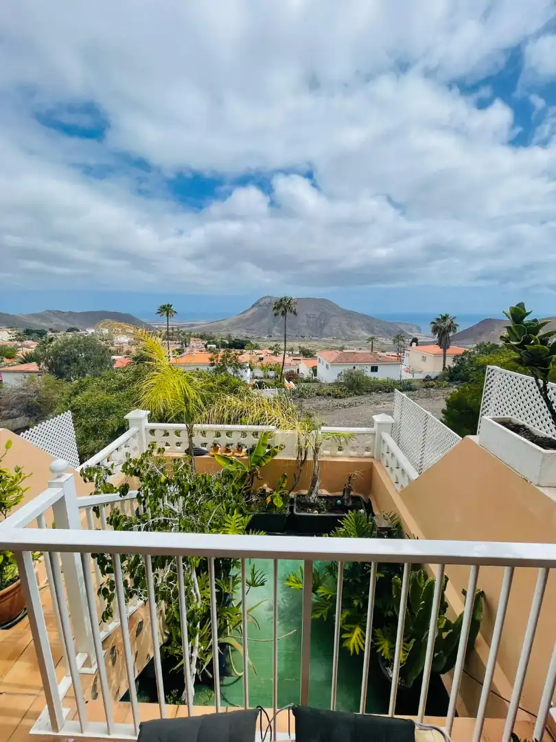 Vista exterior de Piso en venta en Arona con Jardín privado, Terraza y Trastero