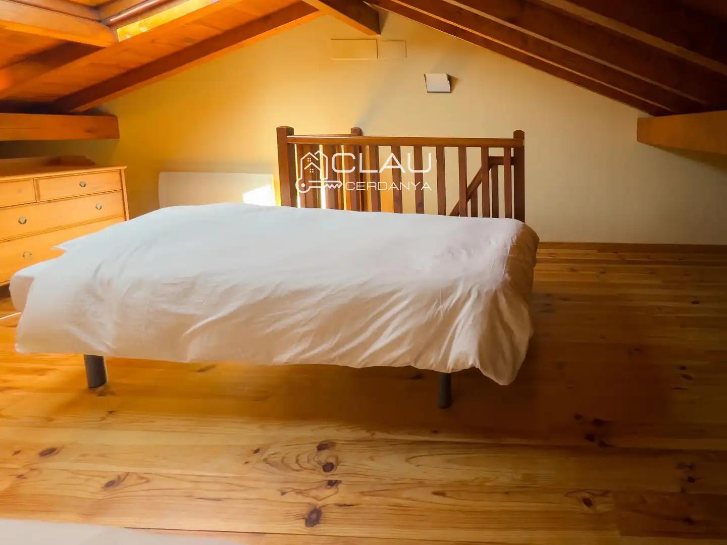 Schlafzimmer von Einfamilien-Reihenhaus zur Miete in Latour - de - Carol mit Heizung, Privatgarten und Terrasse