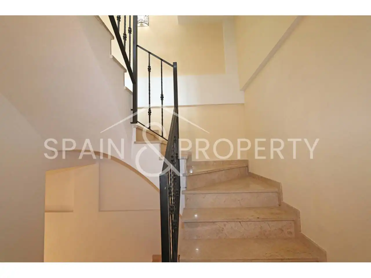 Casa adosada en venta en Montroi / Montroy