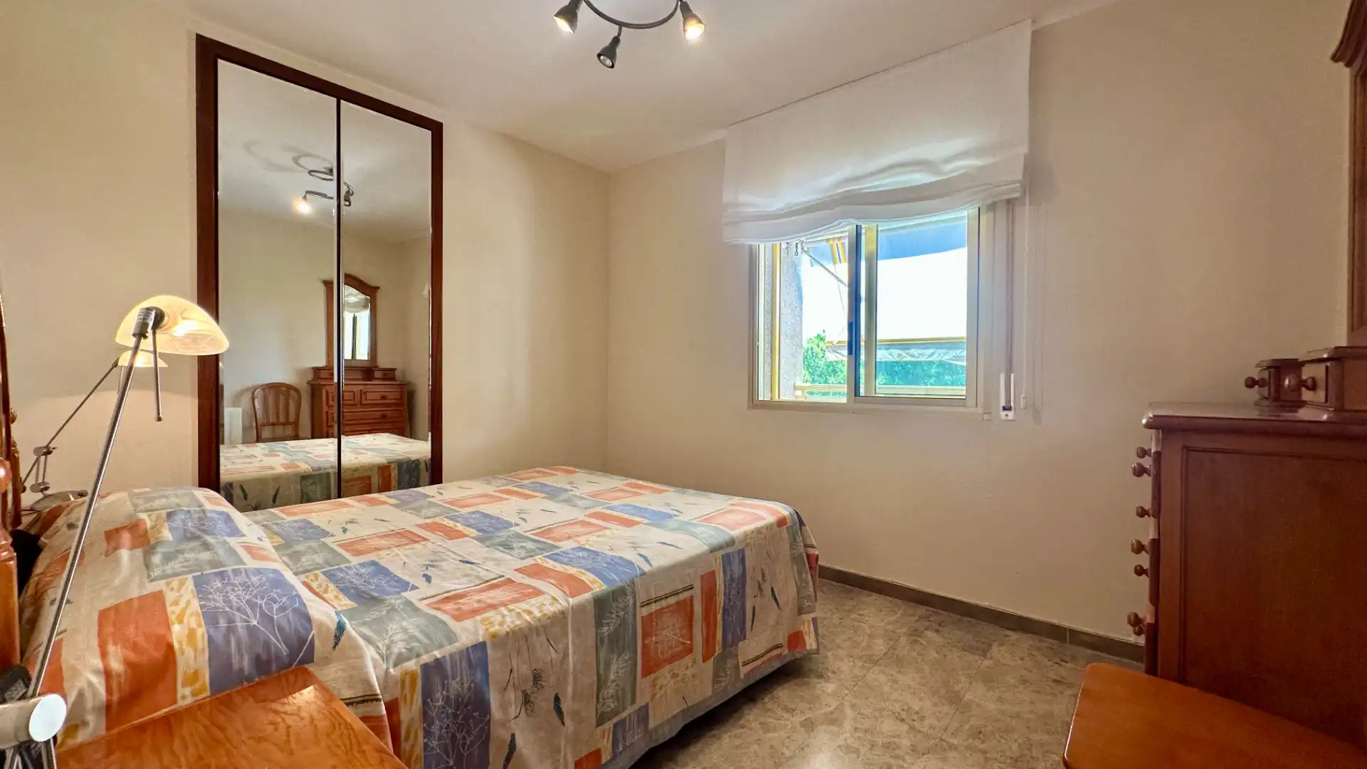 Schlafzimmer von Dachboden zum Verkauf in Salou mit Klimaanlage, Möbliert und Balkon