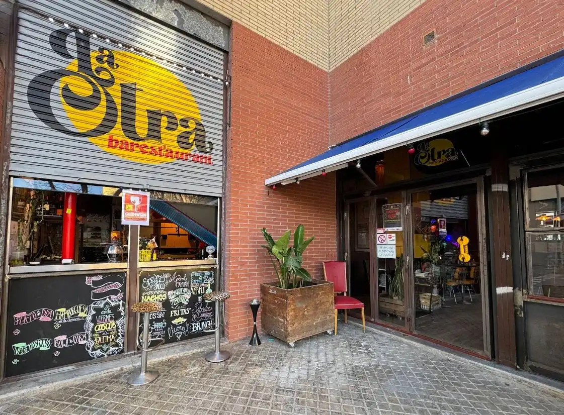 Vista exterior de Local en traspaso en Barcelona con Aire acondicionado, Calefacción y Terraza