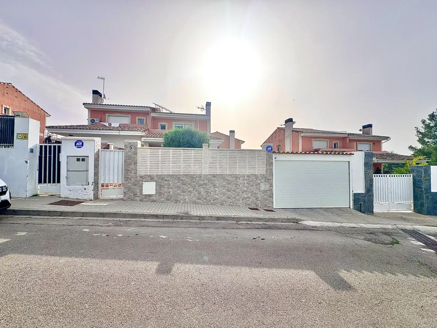 Vista exterior de Casa adosada en venta en Montserrat con Aire acondicionado, Jardín privado y Terraza