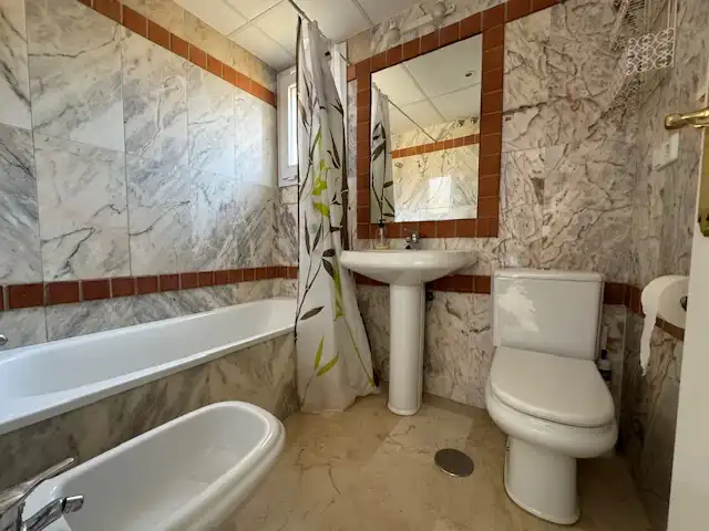 Bany de Apartament en venda en Chiclana de la Frontera amb Calefacció, Terrassa i Moblat