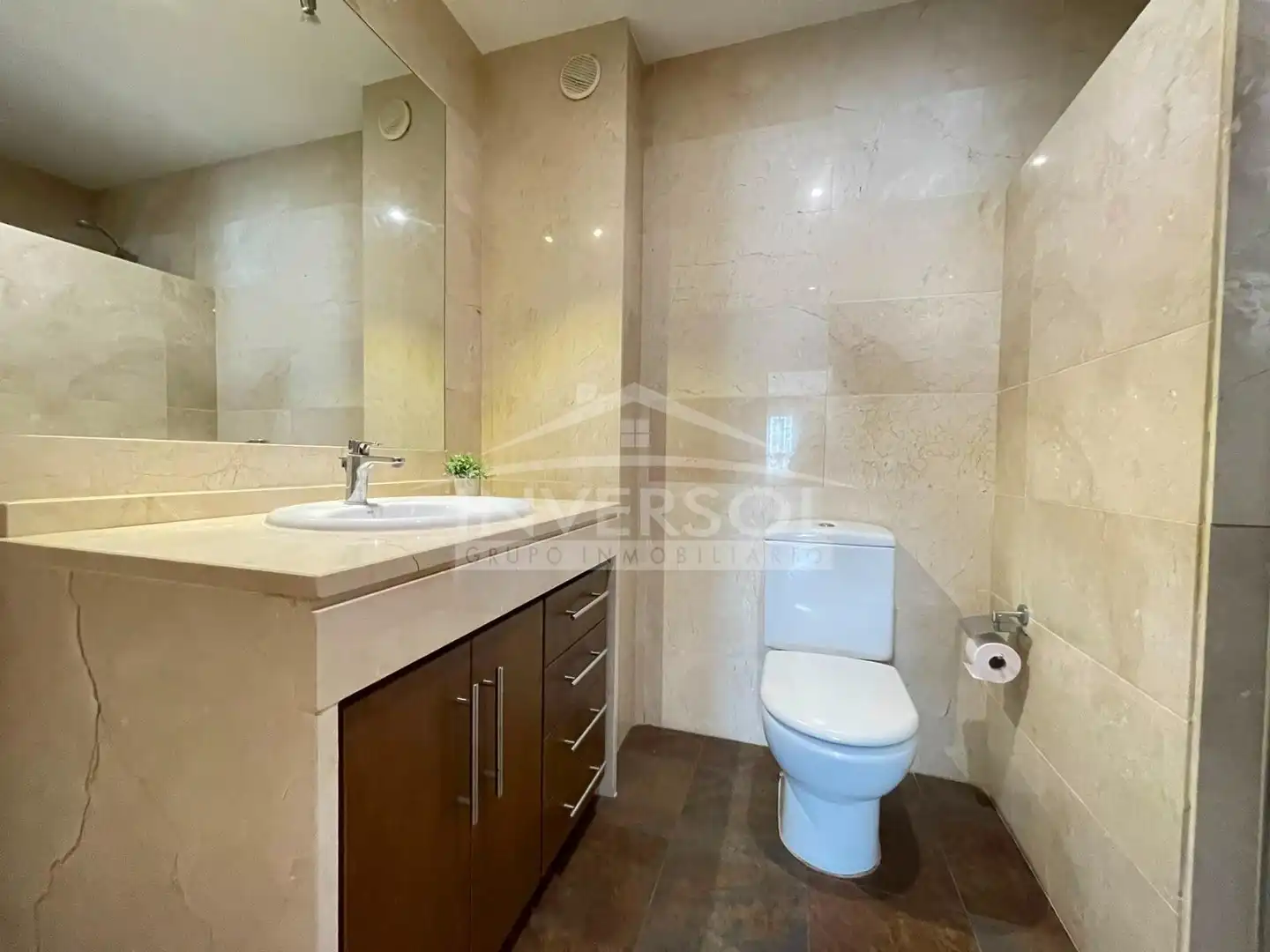 Baño de Piso en venta en El Ejido con Terraza, Horno y Balcón