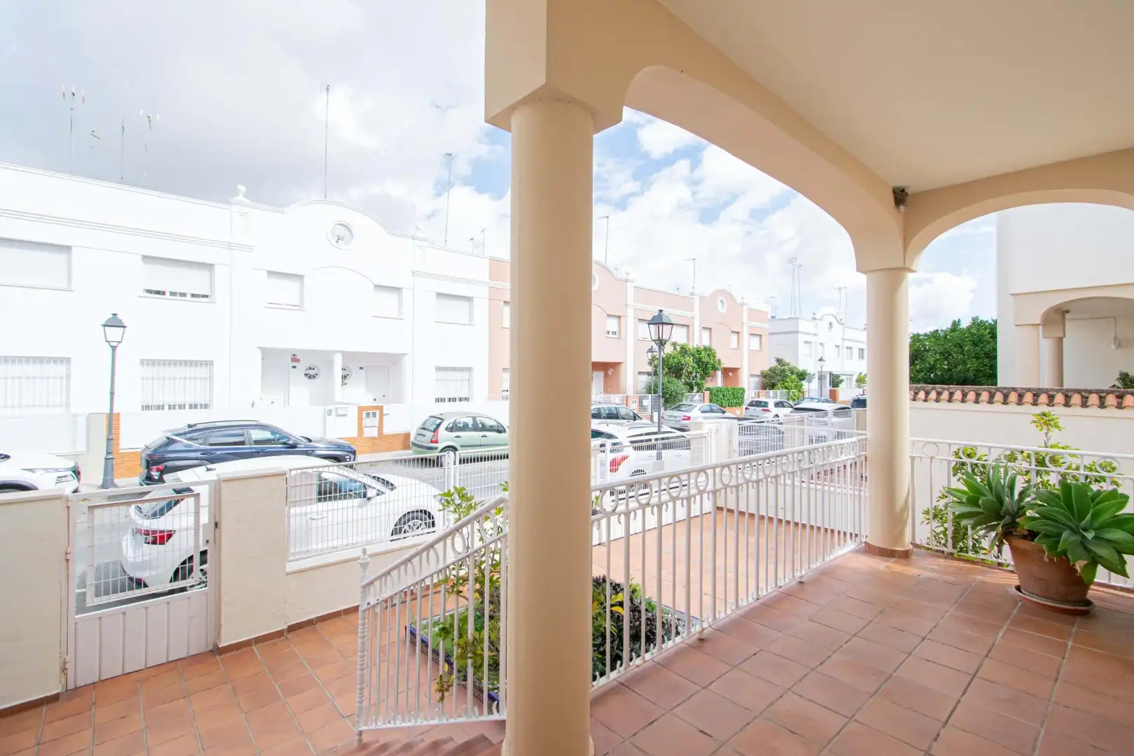 Vista exterior de Casa adosada en venda en Utrera