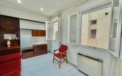 Living room of Flat for sale in  Madrid Capital  with Heating and Furnished