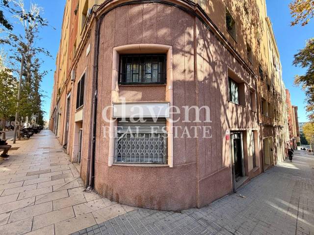 Local comercial en Venta en Carrer de Travau en El Turó de la Peira