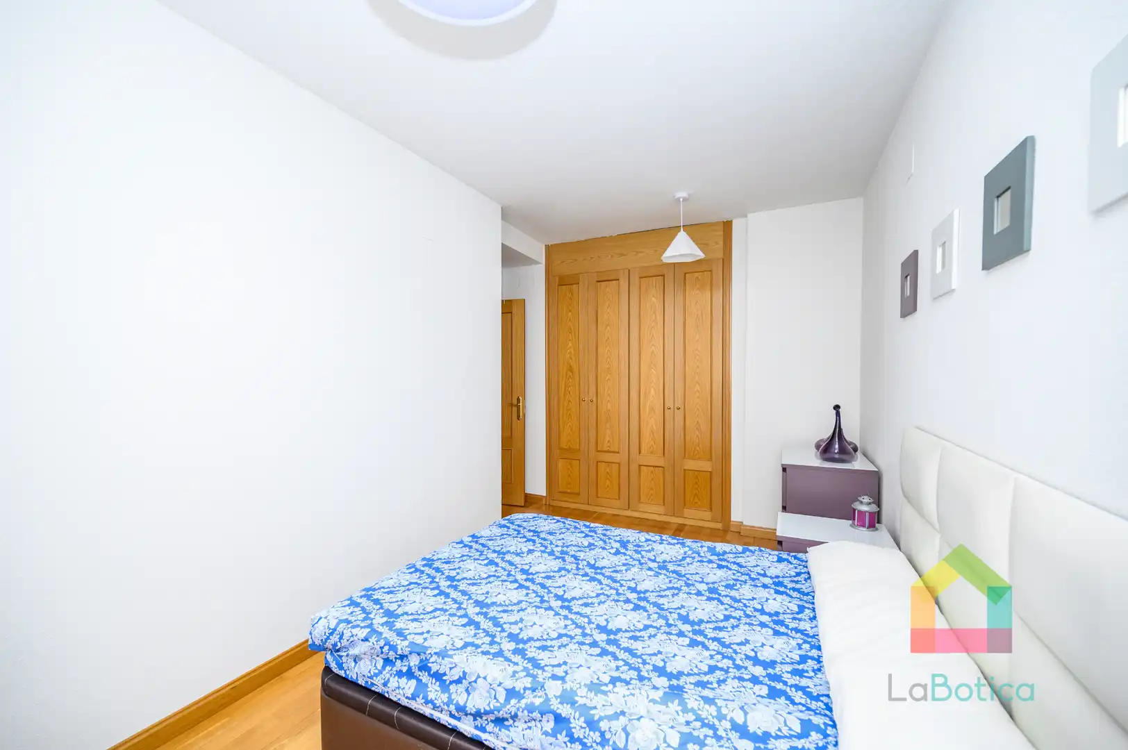 Dormitori de Apartament en venda en Toledo amb Aire condicionat, Moblat i Piscina comunitària