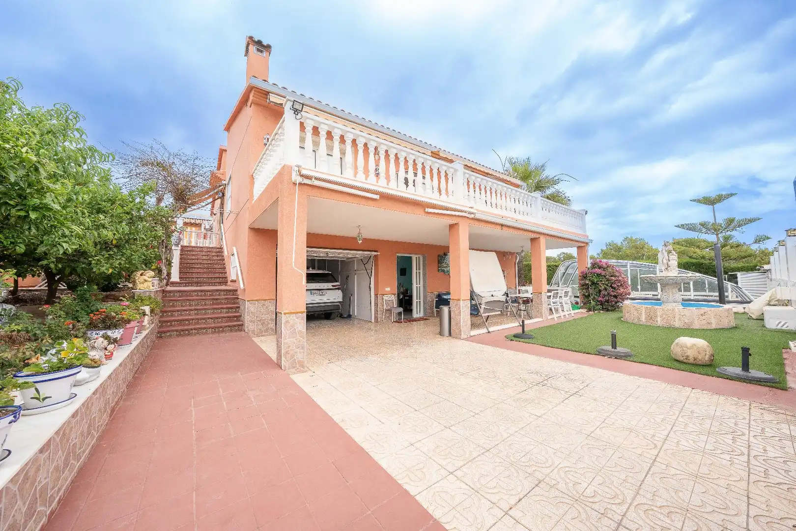 Vista exterior de Casa o xalet en venda en La Nucia amb Calefacció, Jardí privat i Terrassa