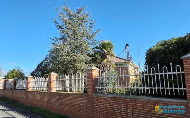 Vista exterior de Casa o chalet en venta en Astorga con Calefacción, Jardín privado y Parquet