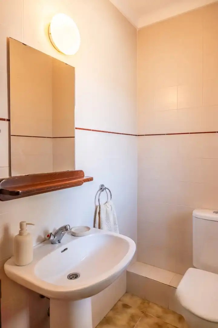 Bany de Dúplex en venda en L'Escala amb Aire condicionat, Calefacció i Jardí privat