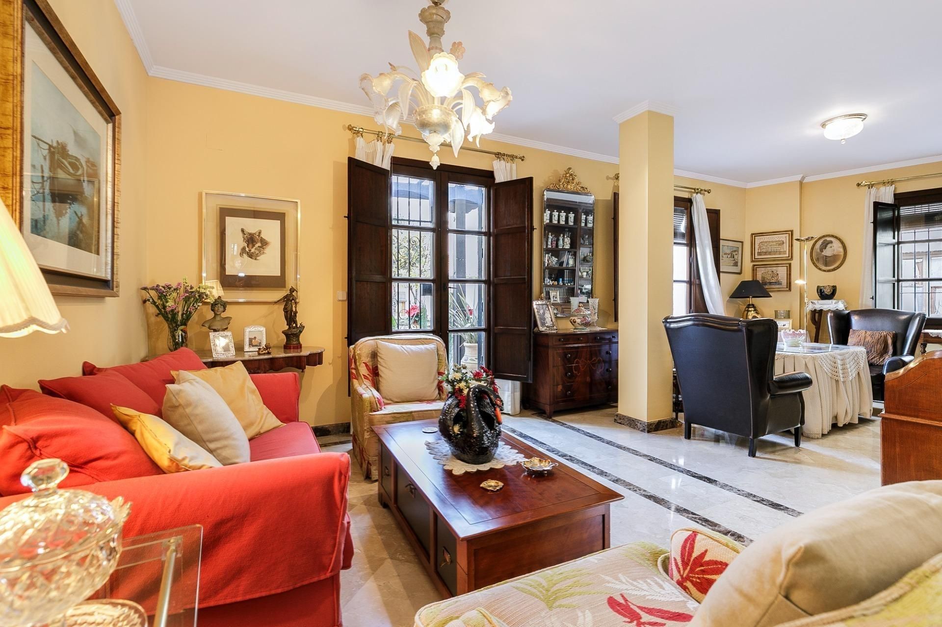 Sala d'estar de Casa adosada en venda en  Granada Capital amb Aire condicionat, Calefacció i Jardí privat