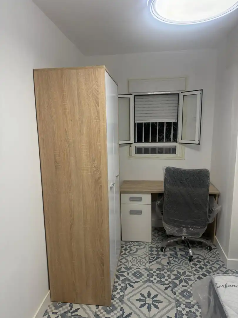 Bedroom of Flat for share in Sevilla  with Air Conditioner, Furnished and Balcony