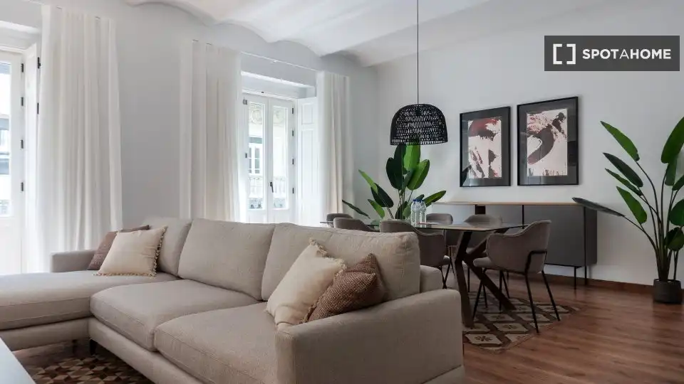 Flat with terrace to rent in L'Eixample