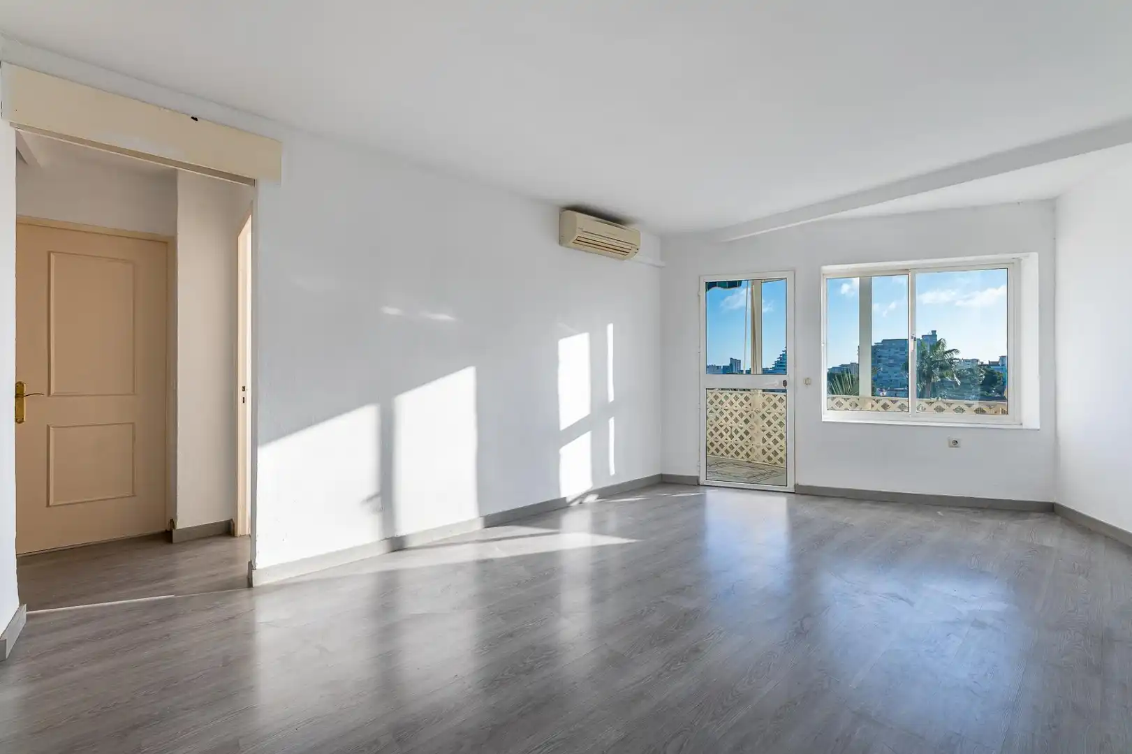 Sala de estar de Apartamento en venta en Benalmádena con Aire acondicionado, Calefacción y Jardín privado