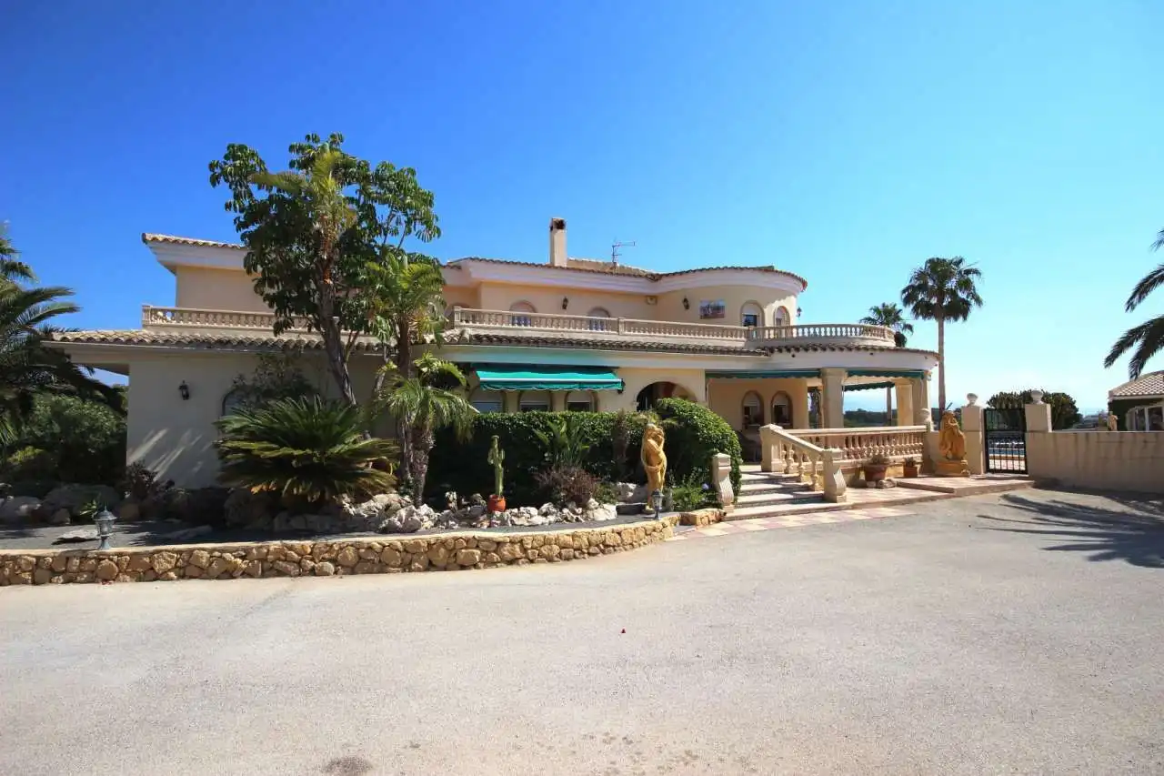 Houses for sale in L'Alfàs del Pi  with Air Conditioner, Private garden and Terrace