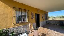 Vista exterior de Finca rústica en venda en Utrera amb Piscina