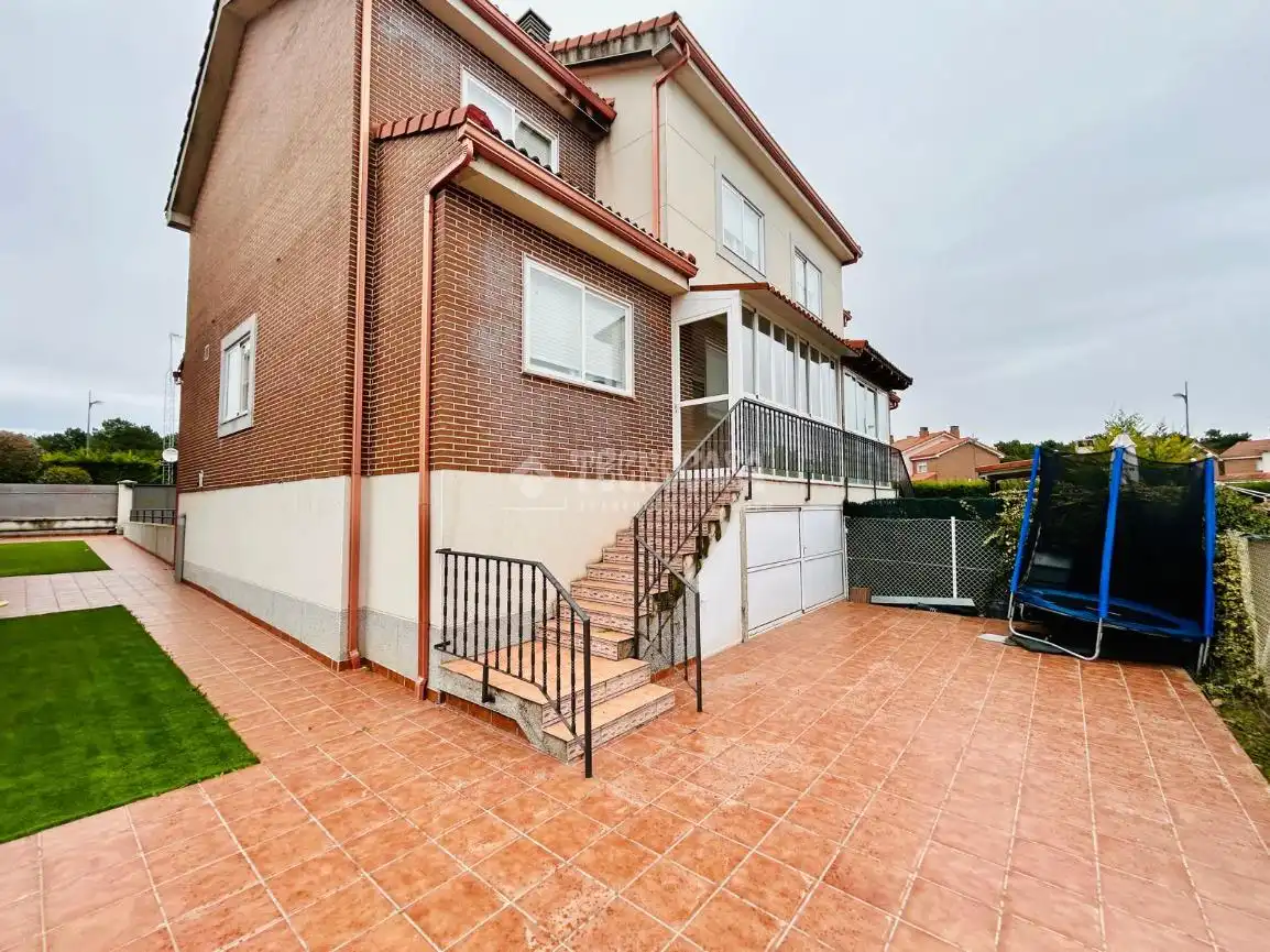 Vista exterior de Casa adosada en venda en Boecillo amb Calefacció