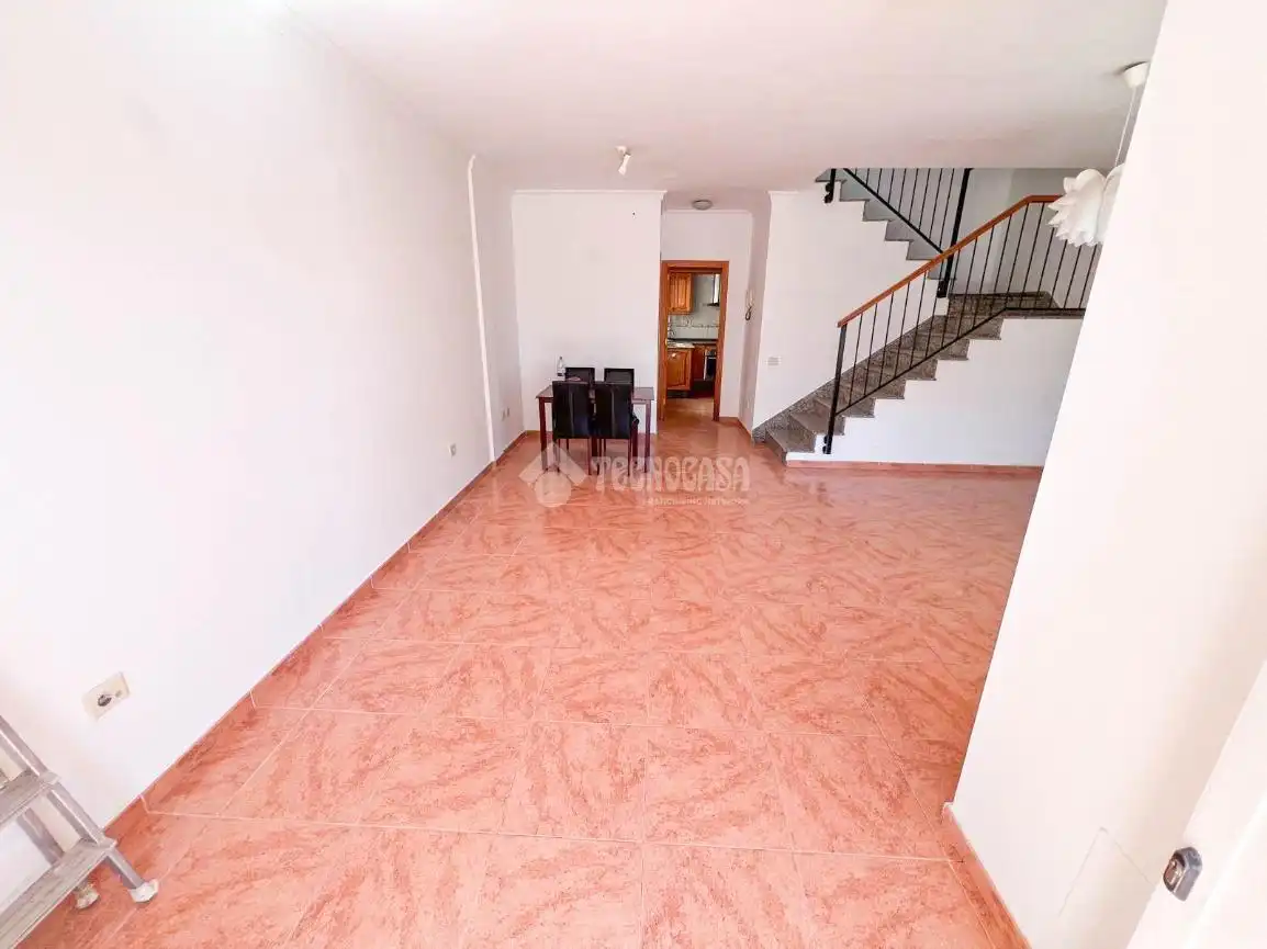Casa aparellada en venda a Cruce de Arinaga, imagen 2