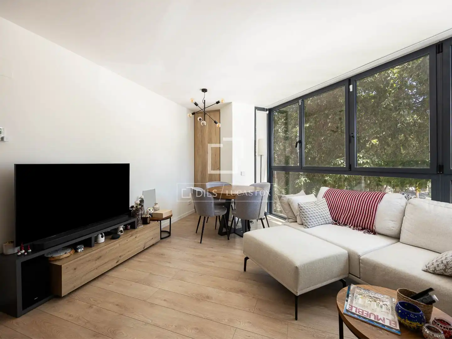 Living room of Flat for sale in Barcelona  with Air Conditioner, Terrace and Furnished